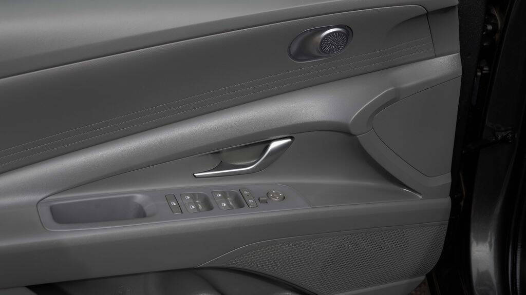 2024 Hyundai Elantra SE Image 27 of 29