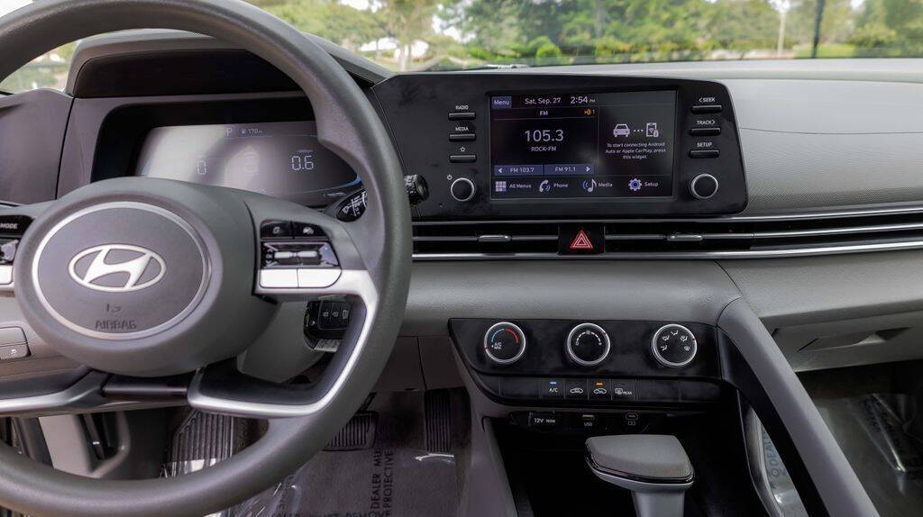 2024 Hyundai Elantra SE Image 19 of 29