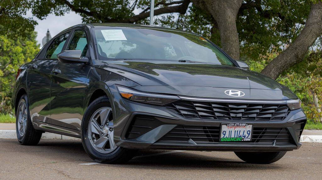 2024 Hyundai Elantra SE Image 6 of 29