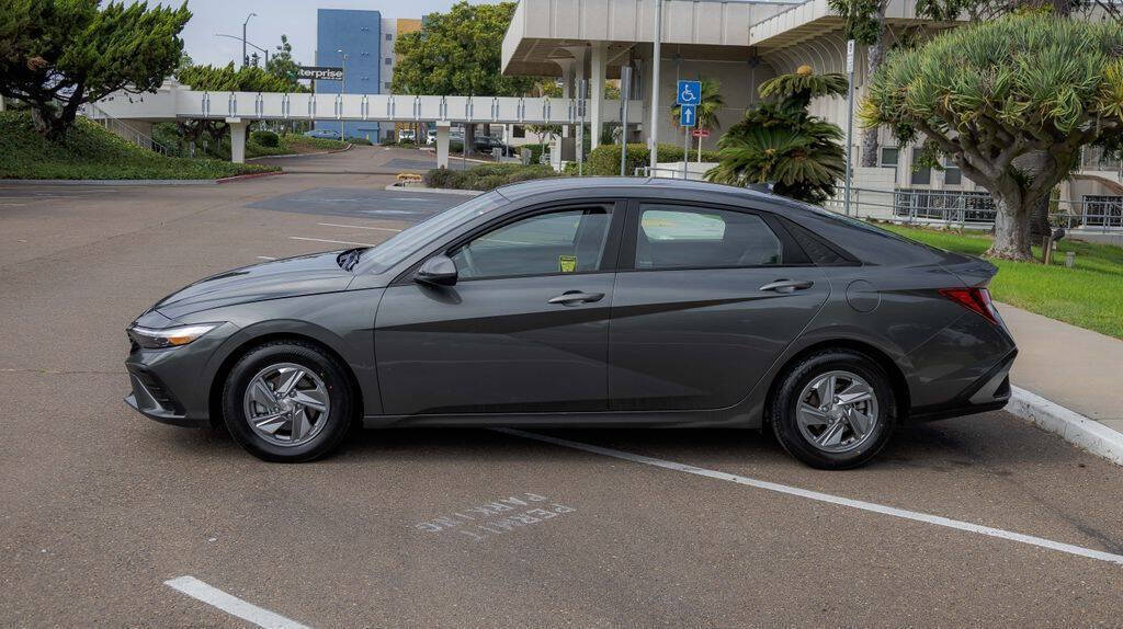 2024 Hyundai Elantra SE Image 11 of 29