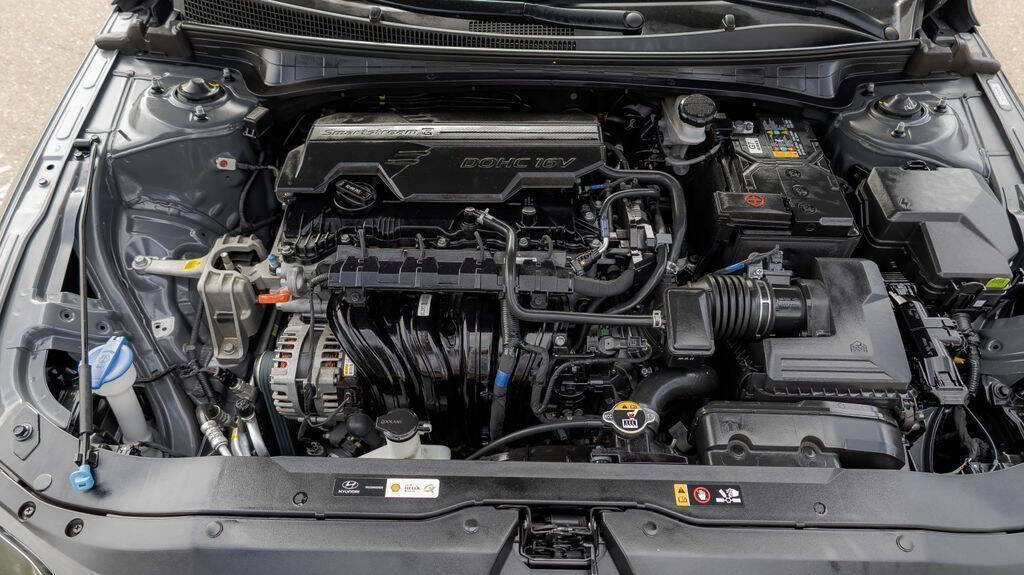 2024 Hyundai Elantra SE Image 12 of 29