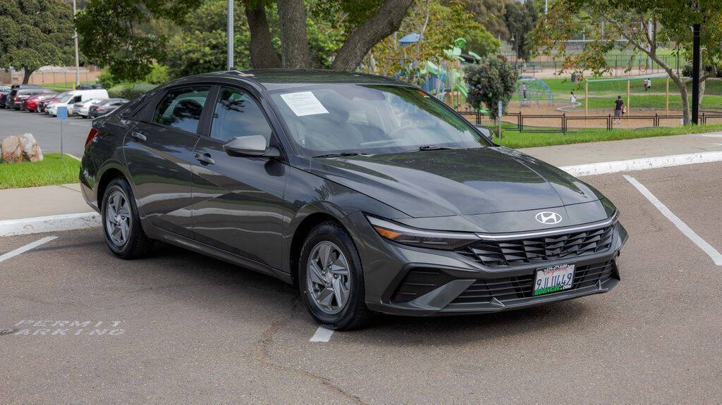 2024 Hyundai Elantra SE Image 4 of 29