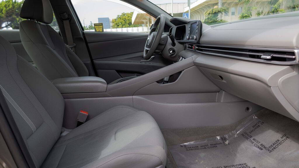 2024 Hyundai Elantra SE Image 16 of 29