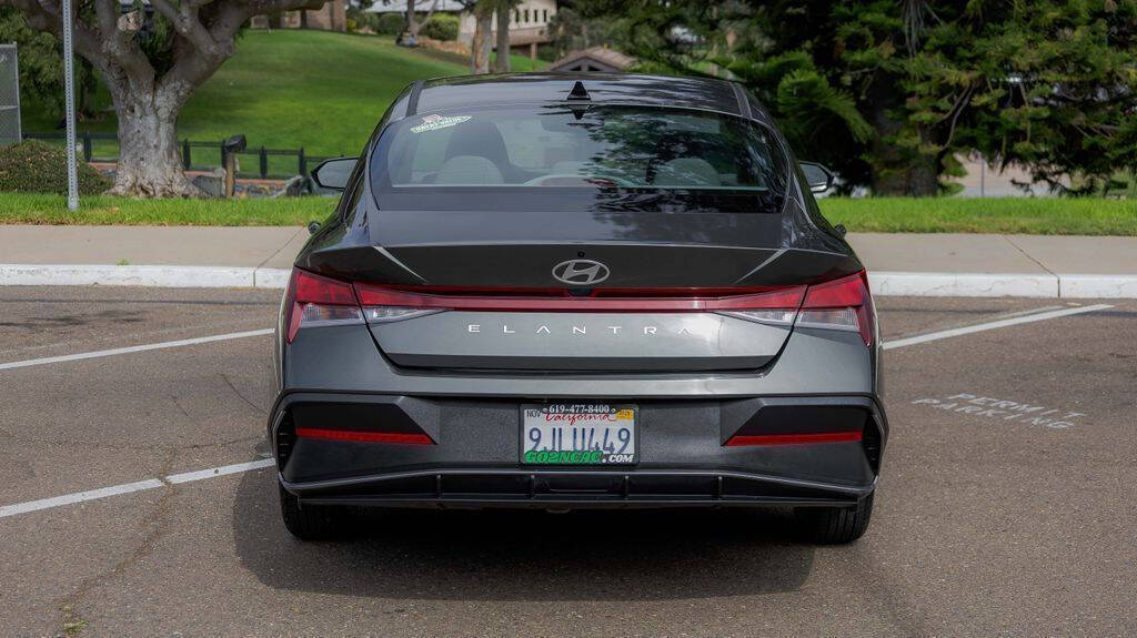 2024 Hyundai Elantra SE Image 9 of 29