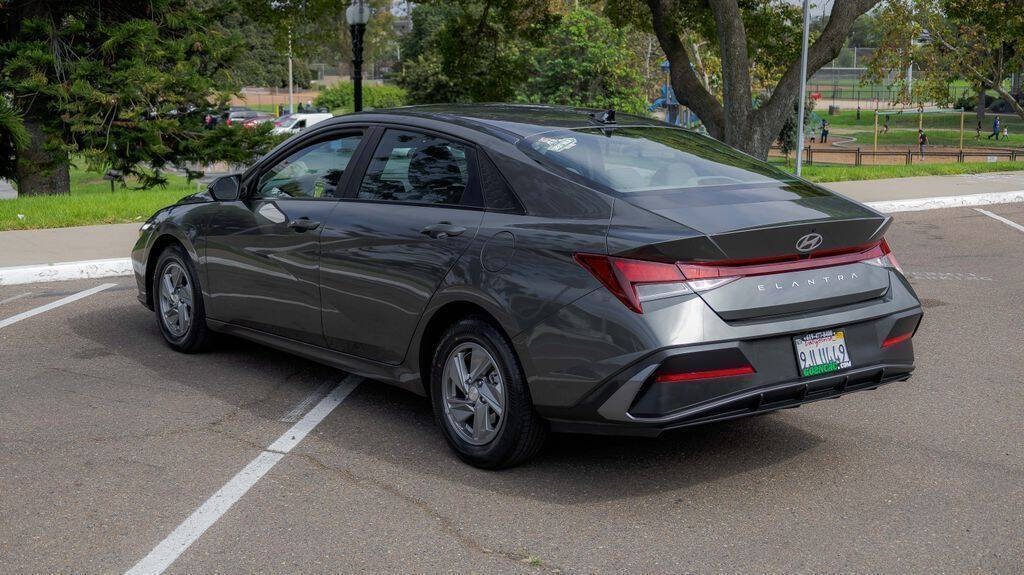 2024 Hyundai Elantra SE Image 10 of 29