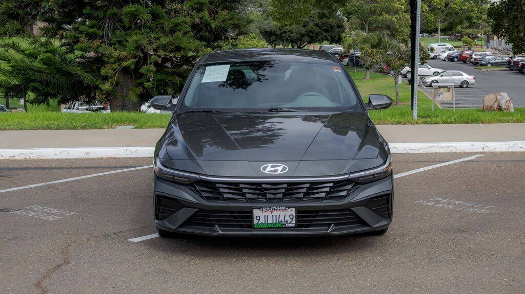 2024 Hyundai Elantra SE Image 2 of 29