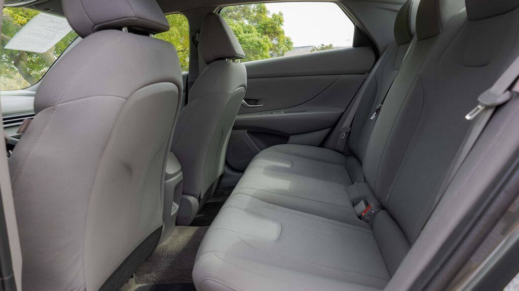 2024 Hyundai Elantra SE Image 14 of 29