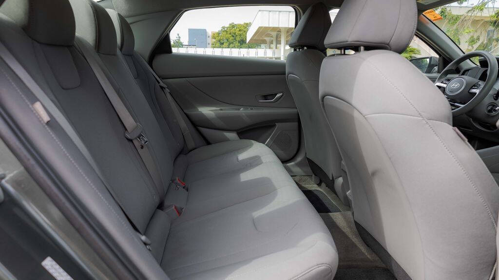 2024 Hyundai Elantra SE Image 15 of 29