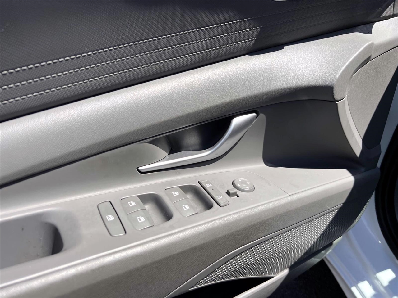 2024 Hyundai Elantra SE Image 17 of 28