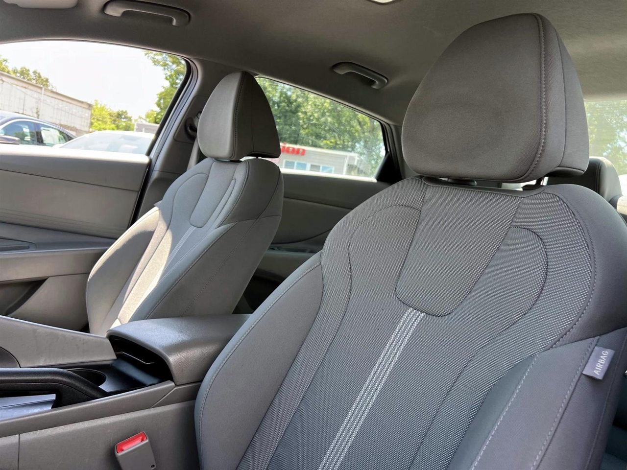 2024 Hyundai Elantra SE Image 8 of 28