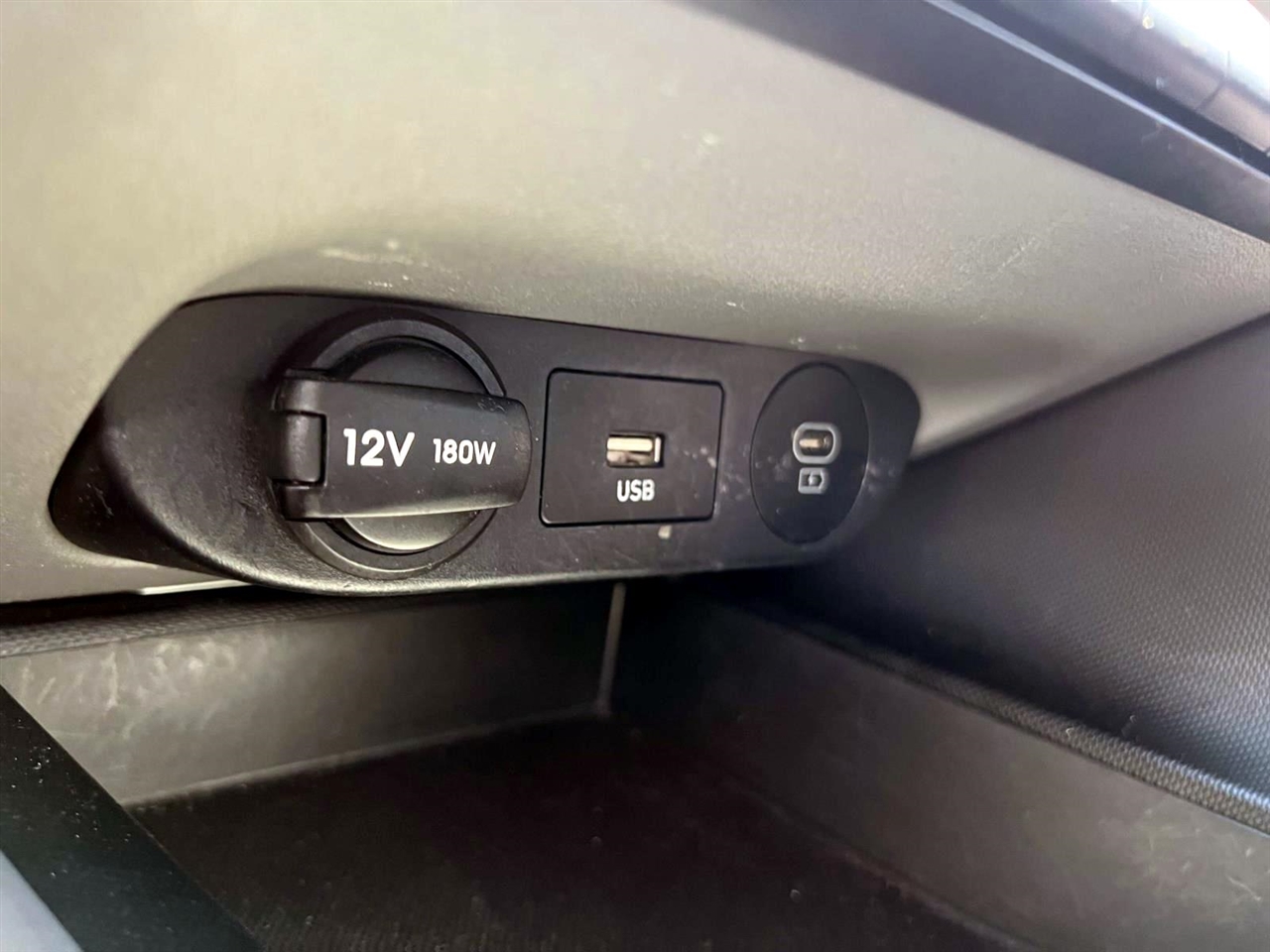 2024 Hyundai Elantra SE Image 18 of 28