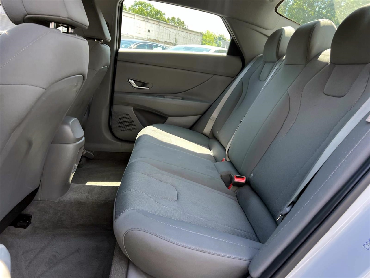 2024 Hyundai Elantra SE Image 7 of 28