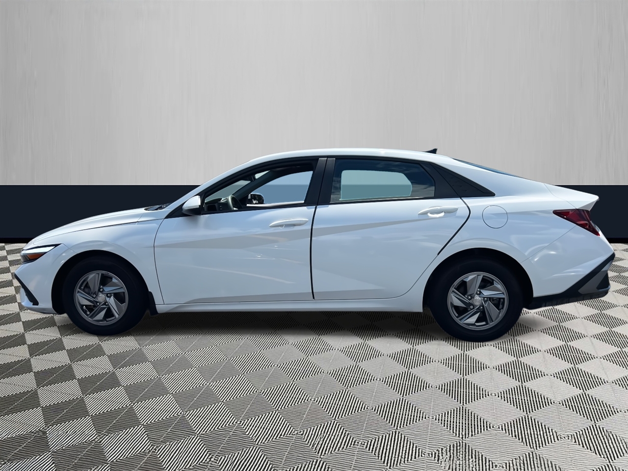 2024 Hyundai Elantra SE Image 5 of 28