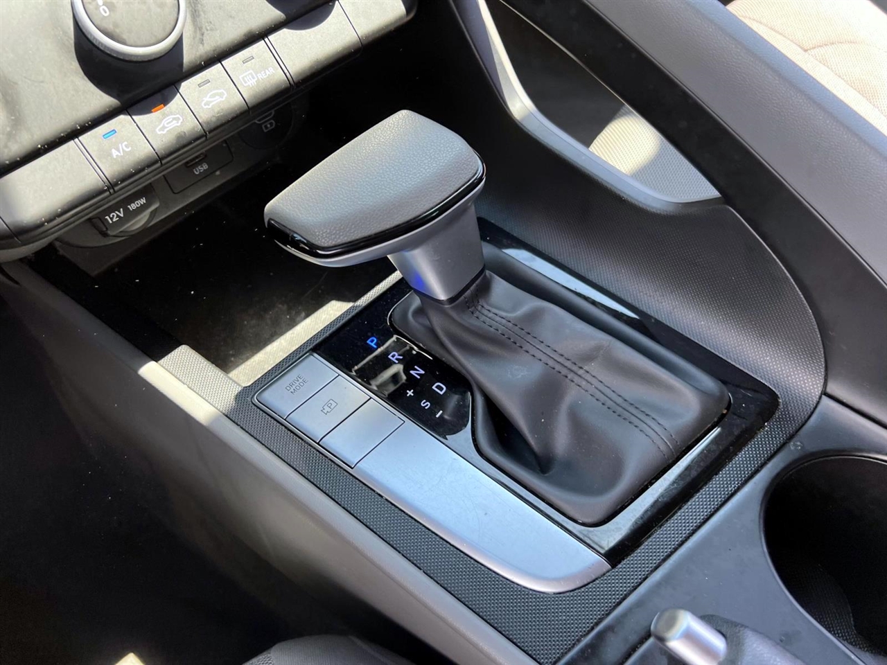 2024 Hyundai Elantra SE Image 13 of 28