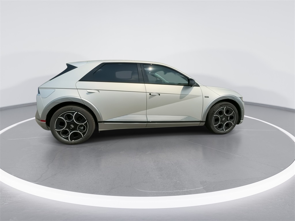 Vehicle image 12 of 22