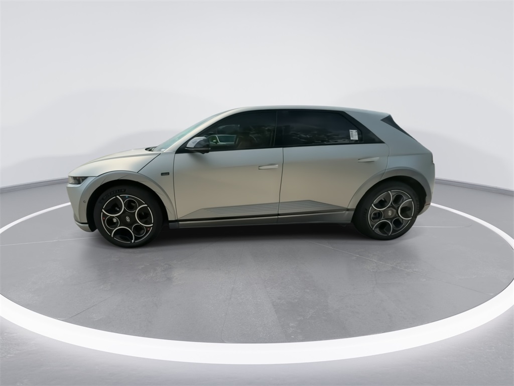 Vehicle image 6 of 22