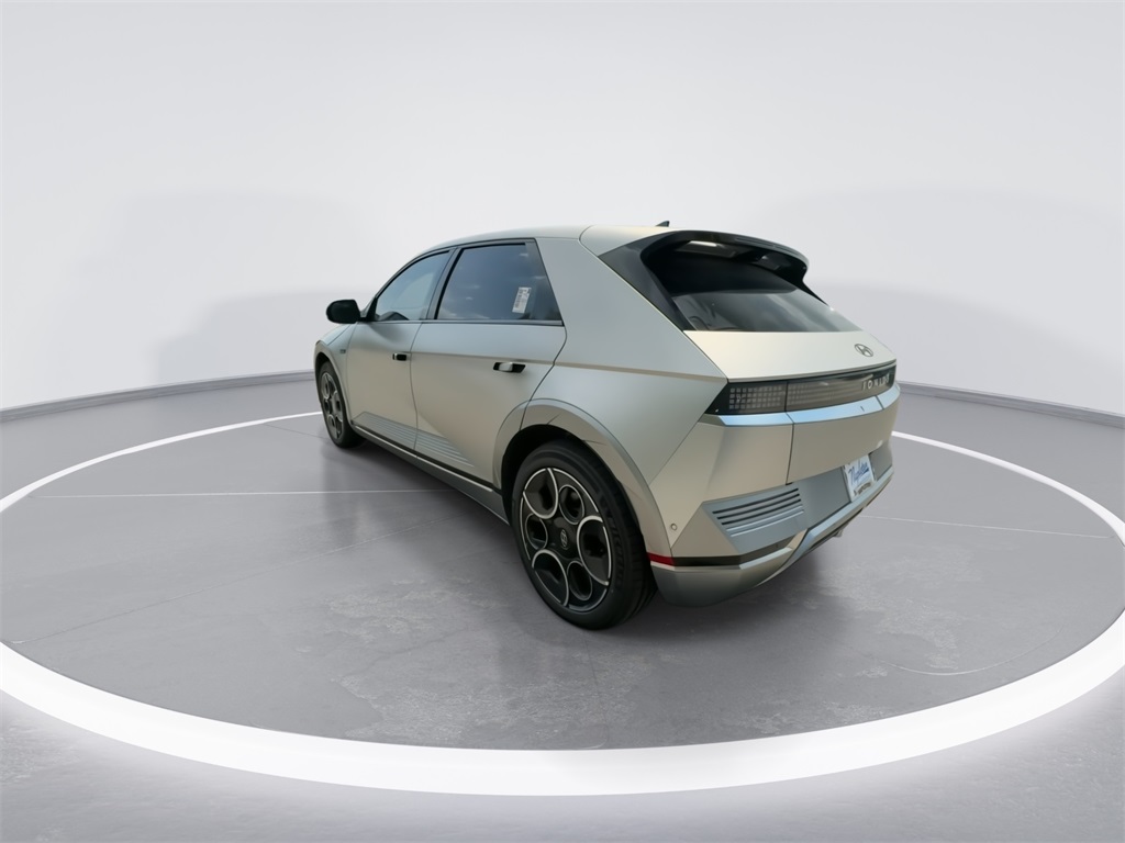 Vehicle image 8 of 22