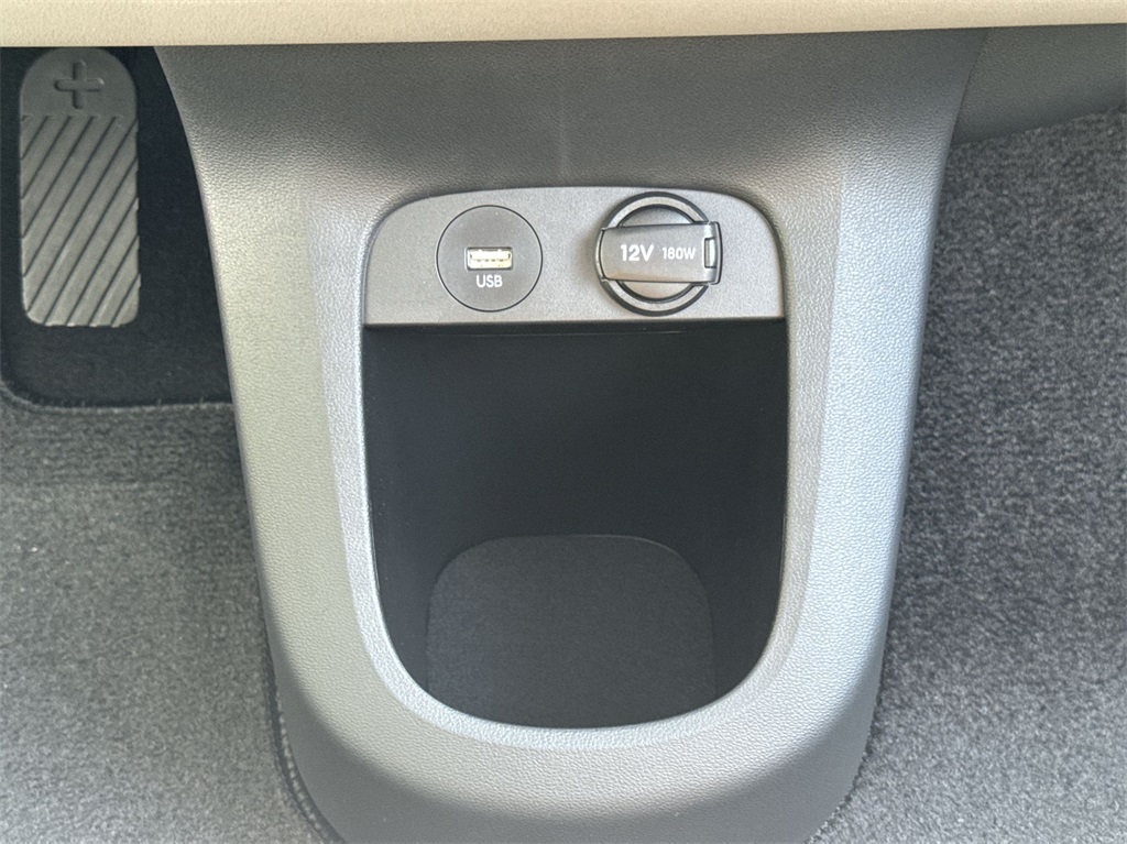 Vehicle image 18 of 22