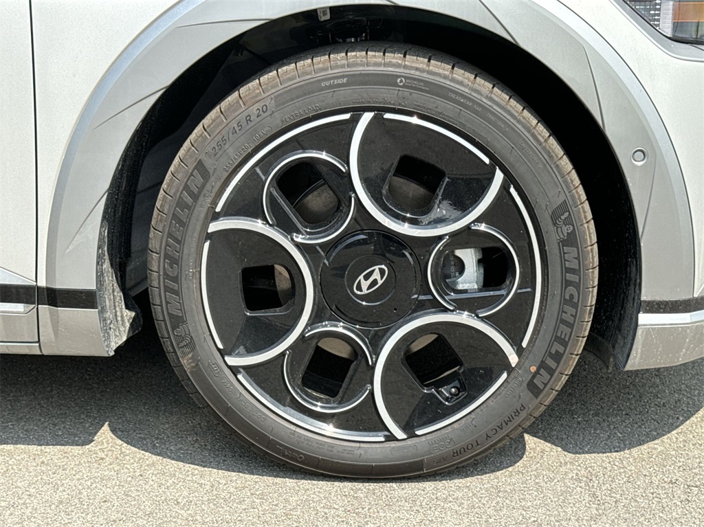 Vehicle image 14 of 22