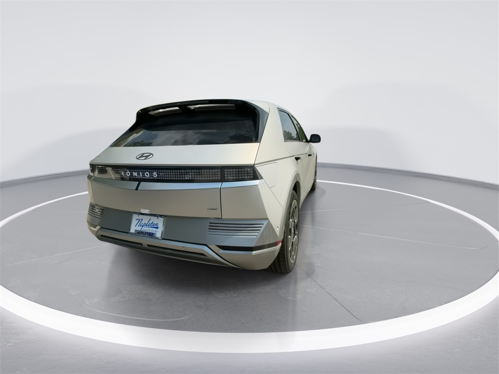 Vehicle image 10 of 22
