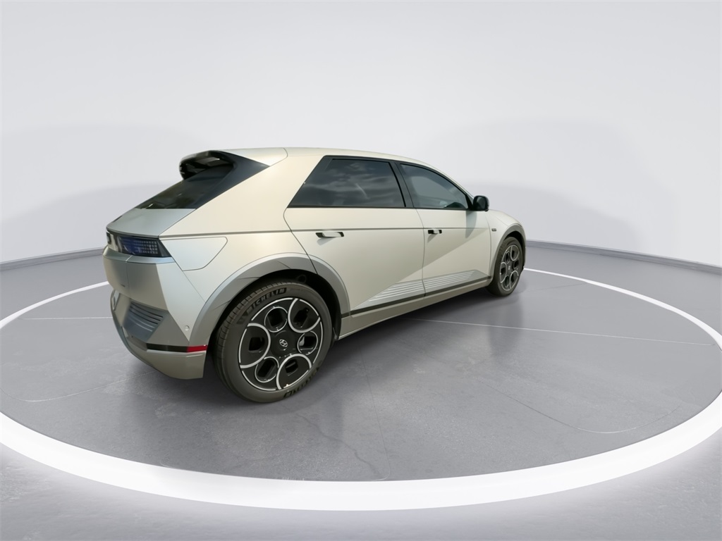 Vehicle image 11 of 22