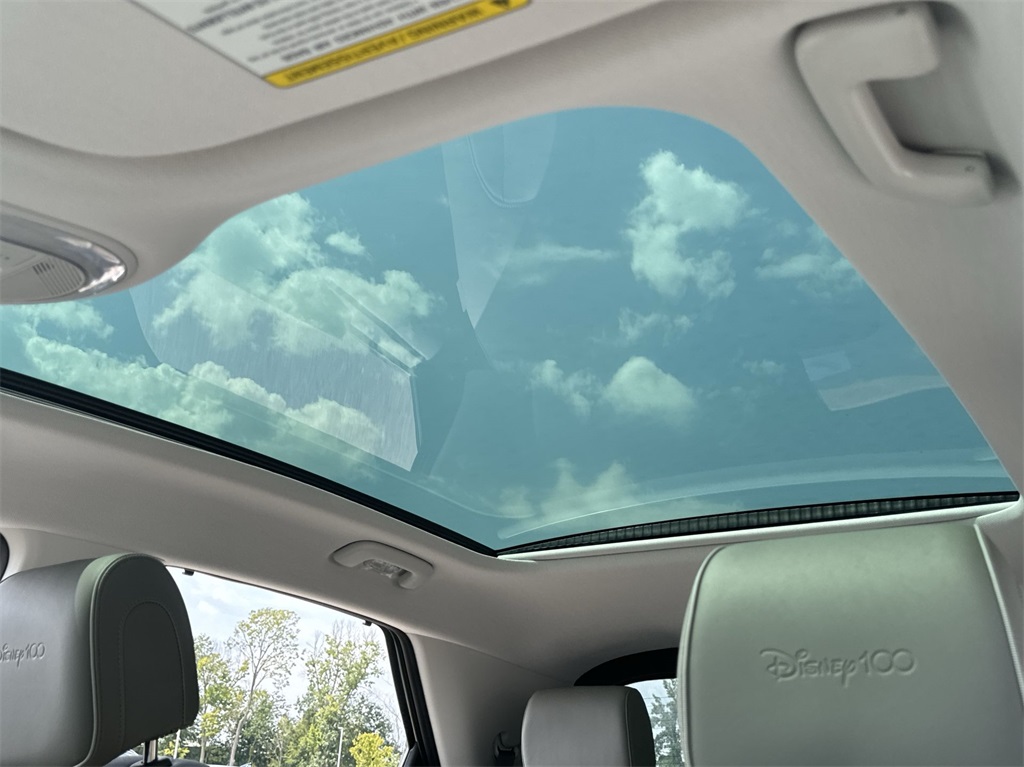 Vehicle image 19 of 22