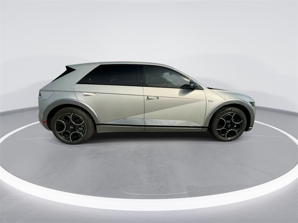 Vehicle image 12 of 30
