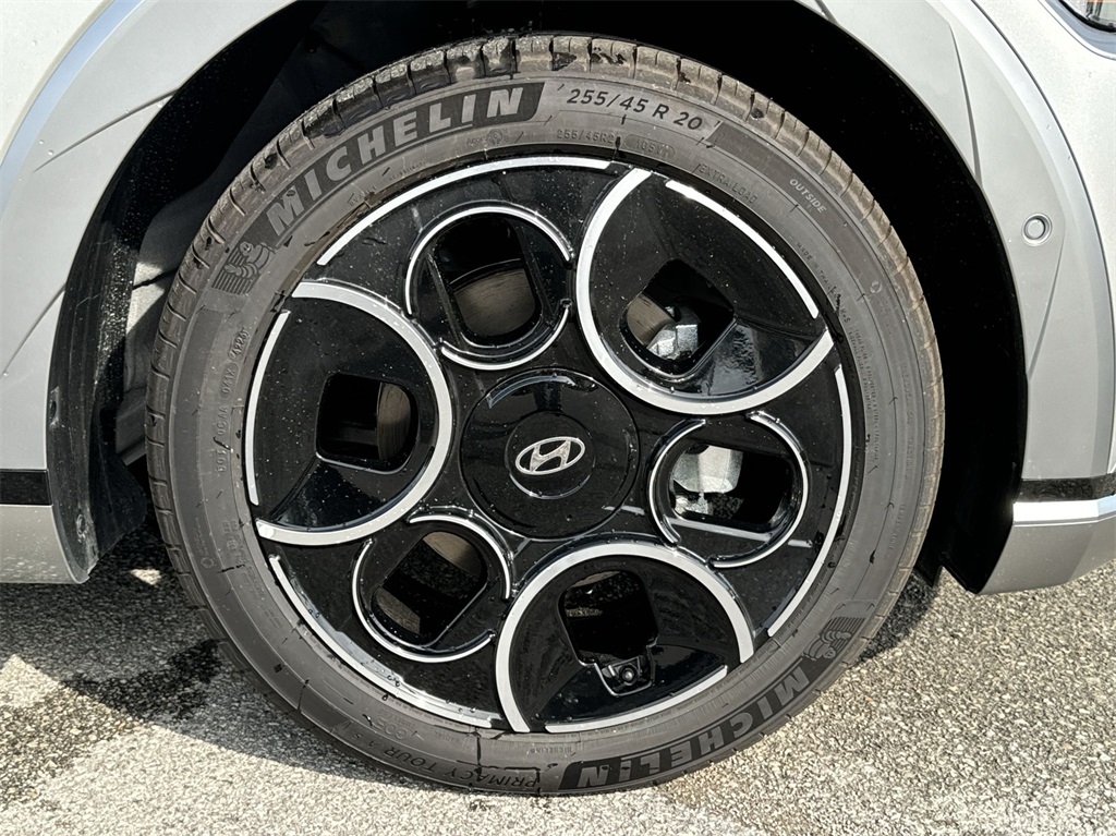 Vehicle image 14 of 30