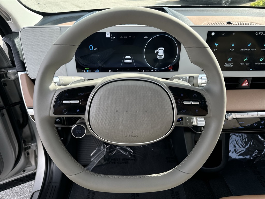 Vehicle image 18 of 30