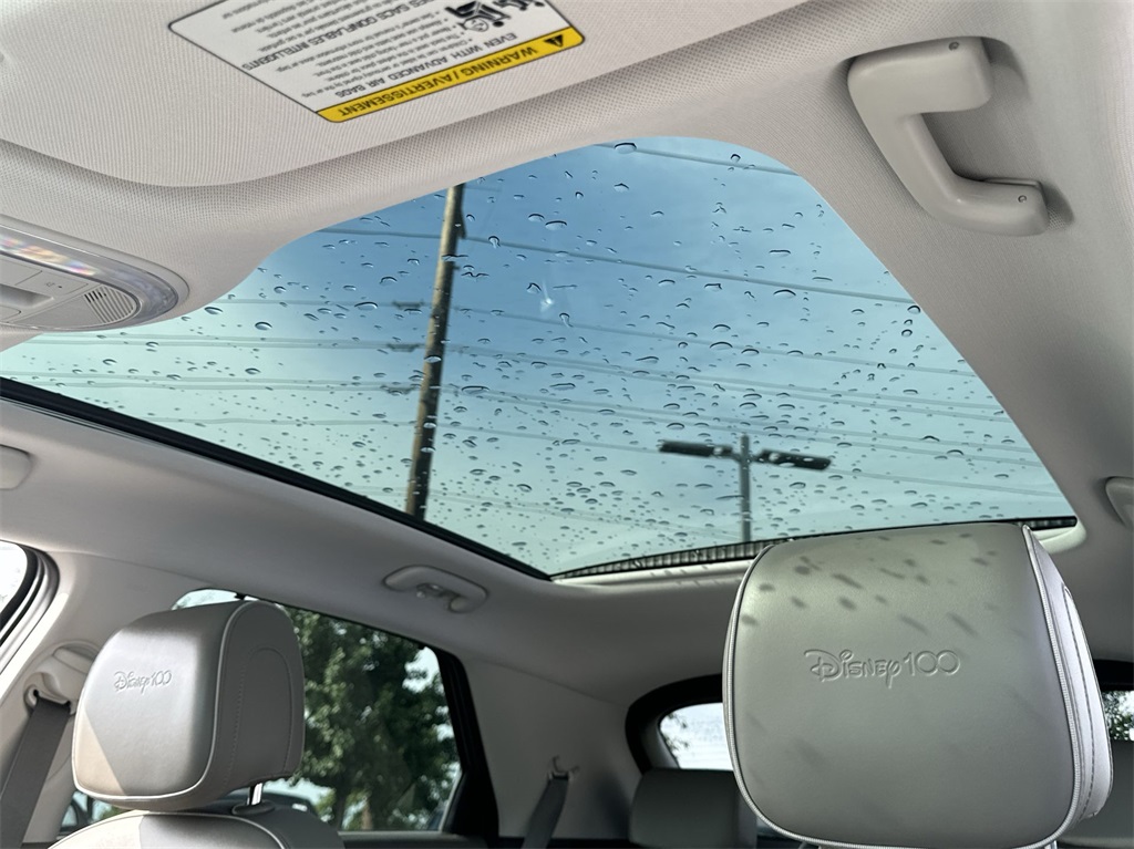Vehicle image 26 of 30