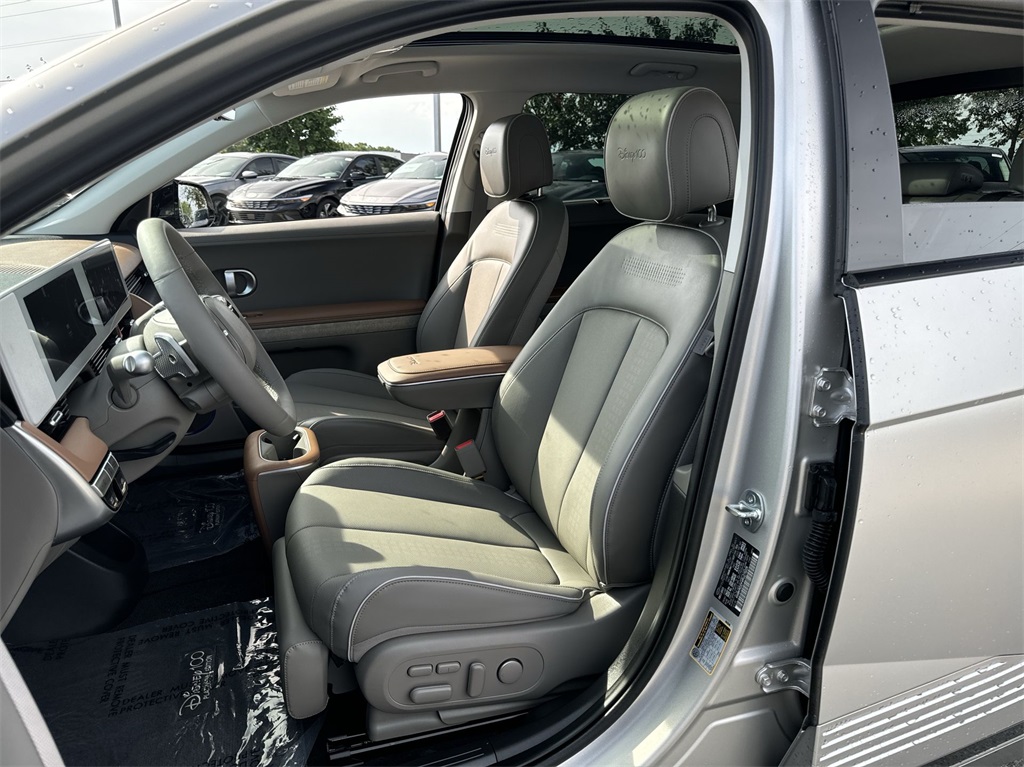 Vehicle image 15 of 30