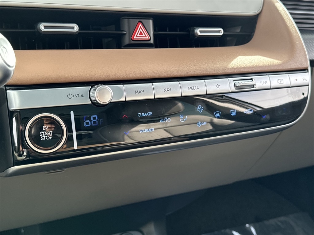 Vehicle image 23 of 30