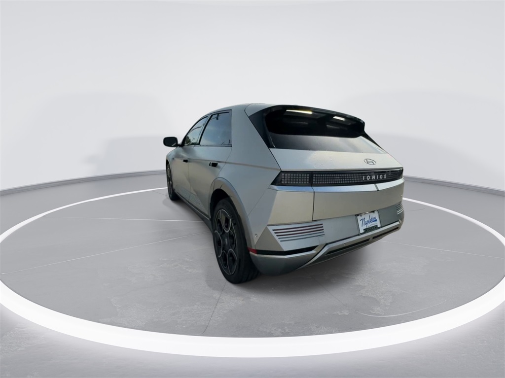 Vehicle image 8 of 30