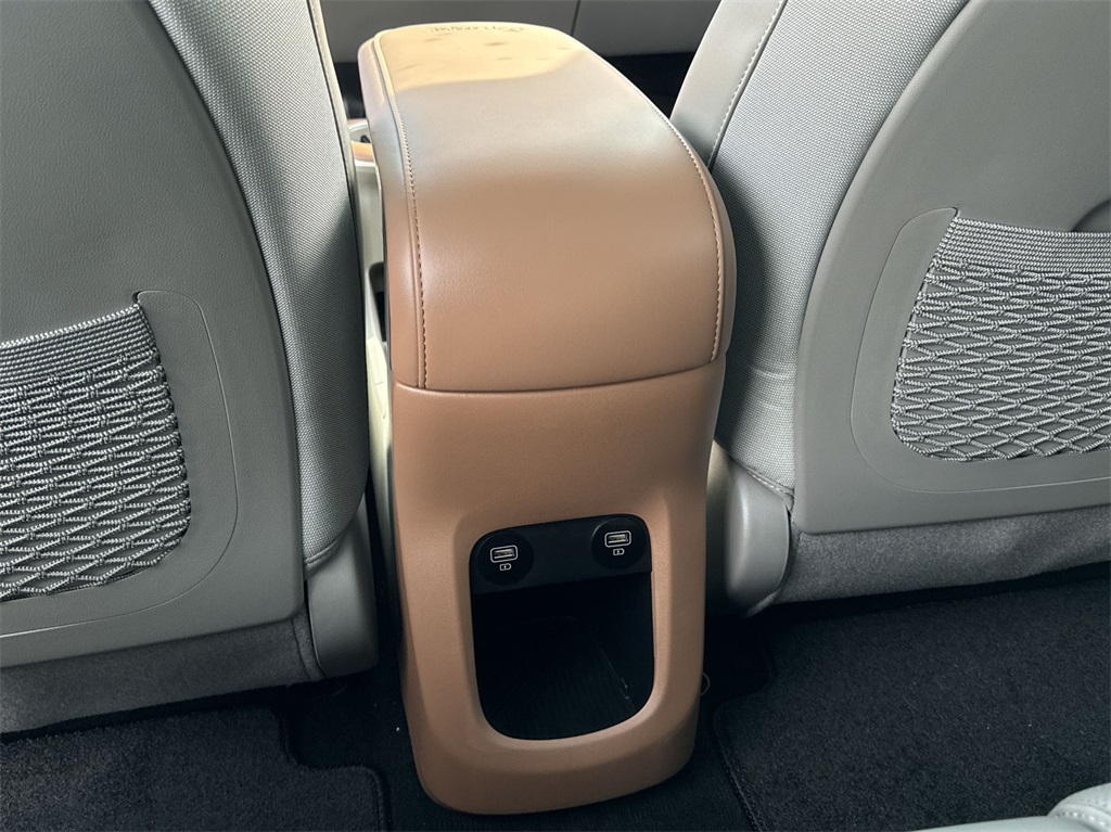 Vehicle image 25 of 30