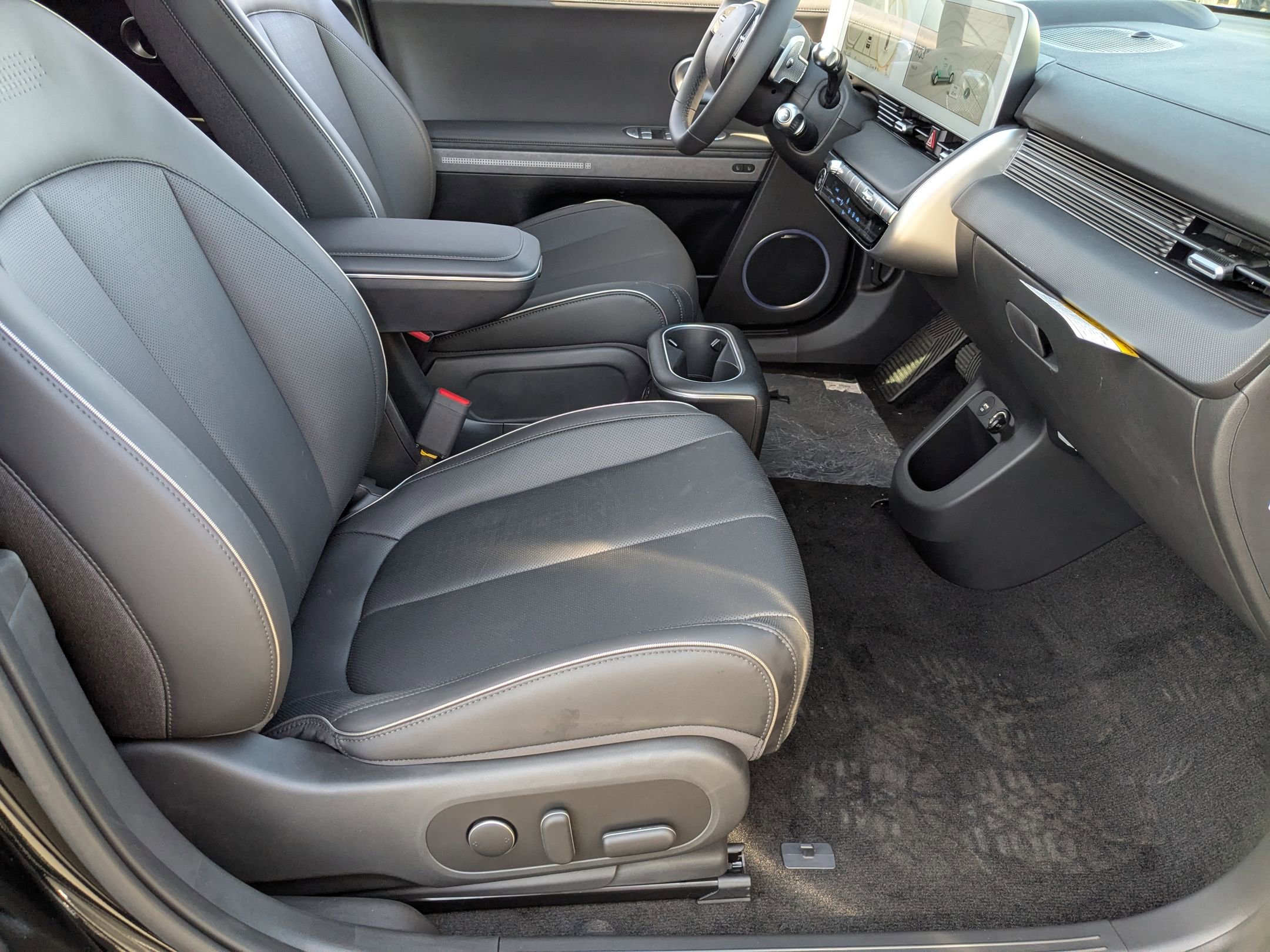 Vehicle image 23 of 25