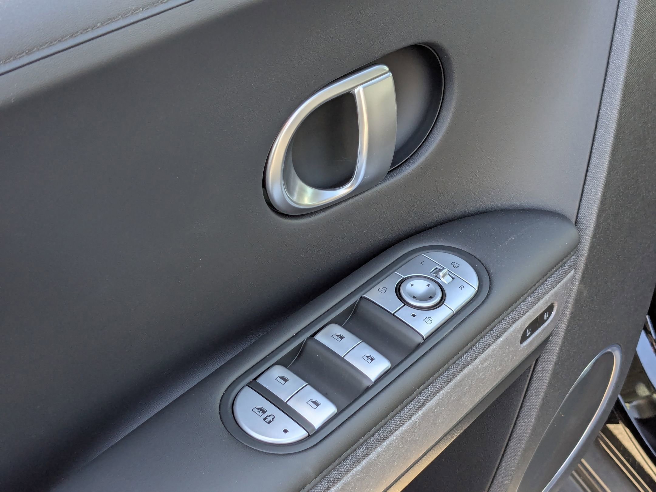 Vehicle image 14 of 25