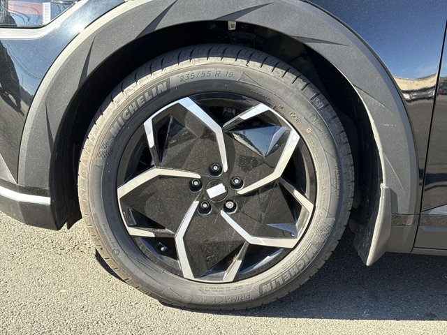 2024 Hyundai IONIQ 5 SE Image 10 of 24