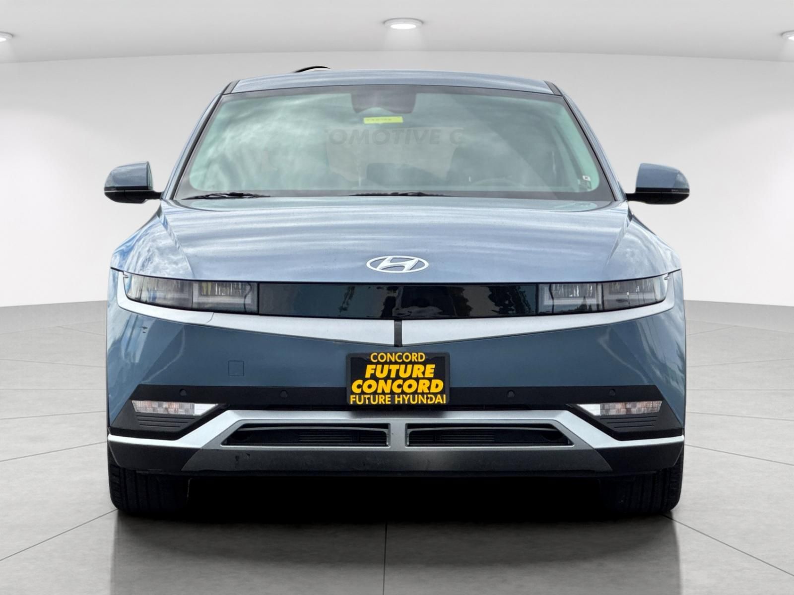 2024 Hyundai IONIQ 5 SEL Image 2 of 28