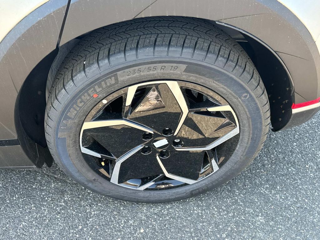 2024 Hyundai IONIQ 5 SEL Image 7 of 23
