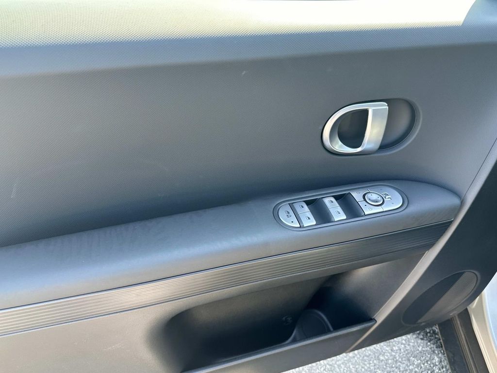 2024 Hyundai IONIQ 5 SEL Image 14 of 23