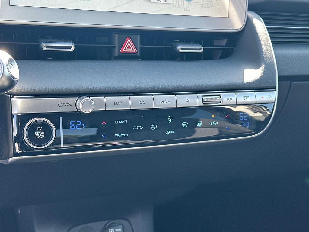 2024 Hyundai IONIQ 5 SEL Image 12 of 23