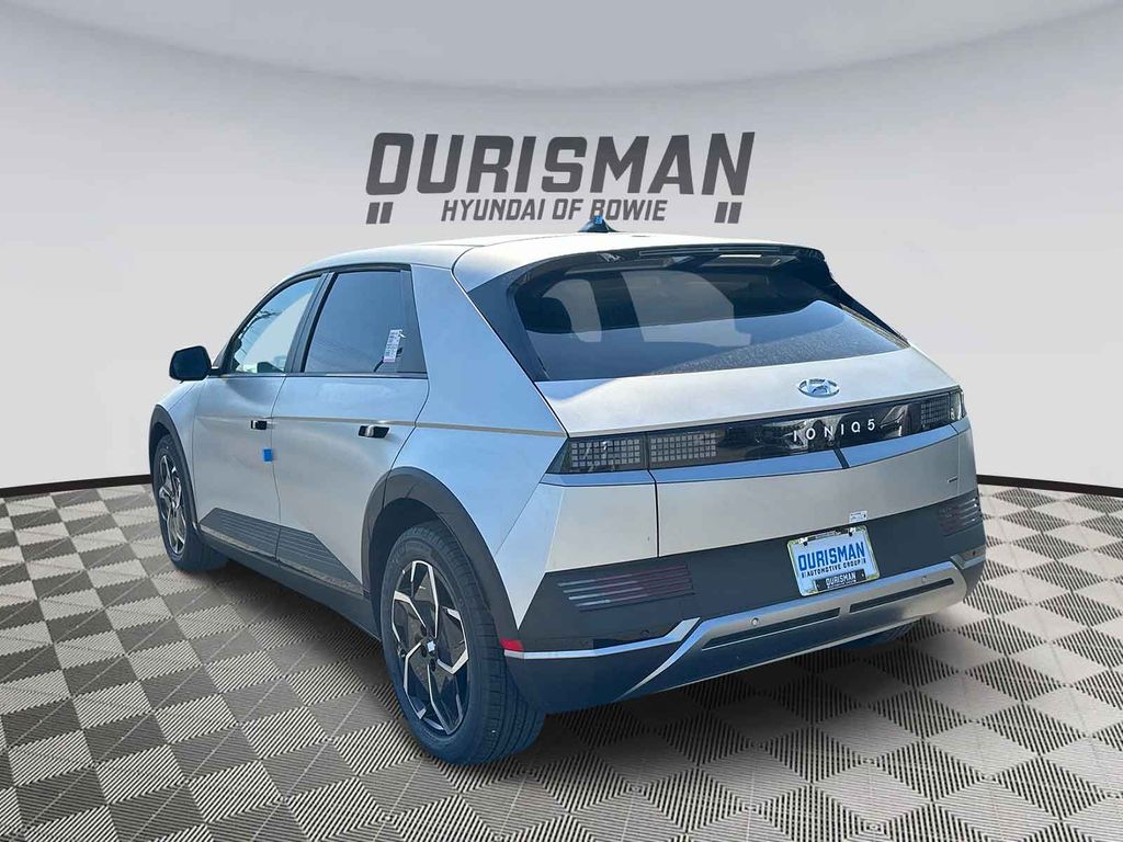 2024 Hyundai IONIQ 5 SEL Image 6 of 23