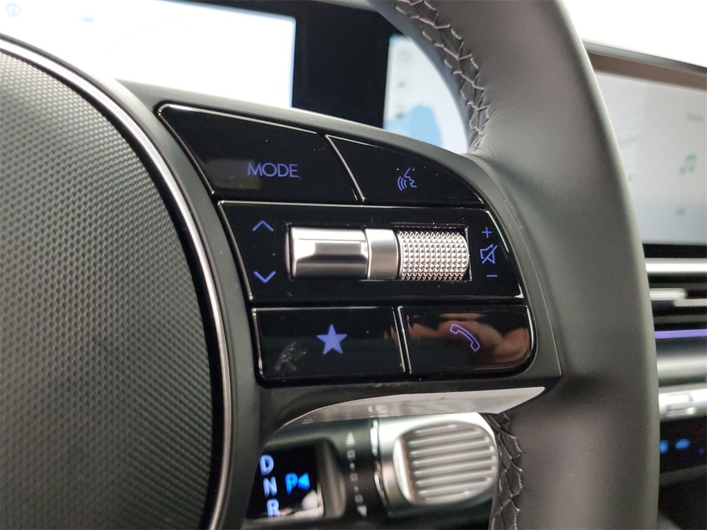Vehicle image 22 of 30