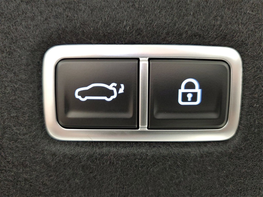 Vehicle image 8 of 30