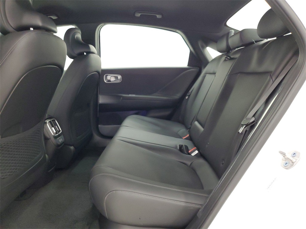 Vehicle image 12 of 30