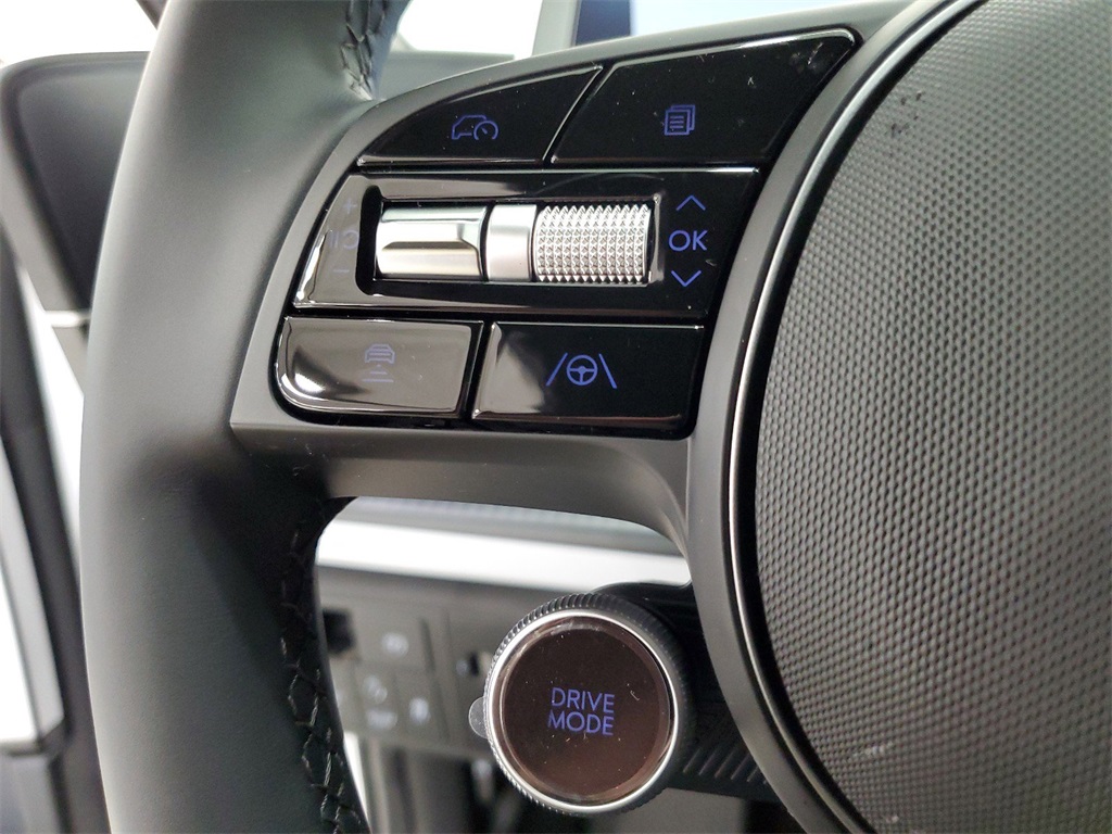 Vehicle image 21 of 30