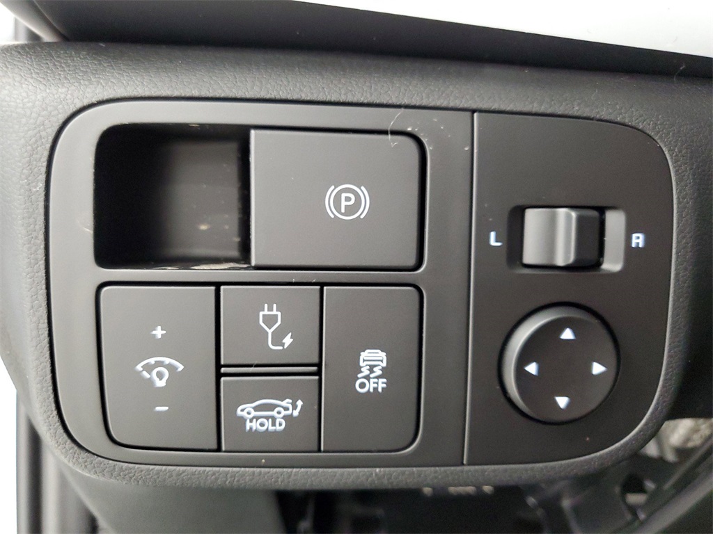 Vehicle image 19 of 30