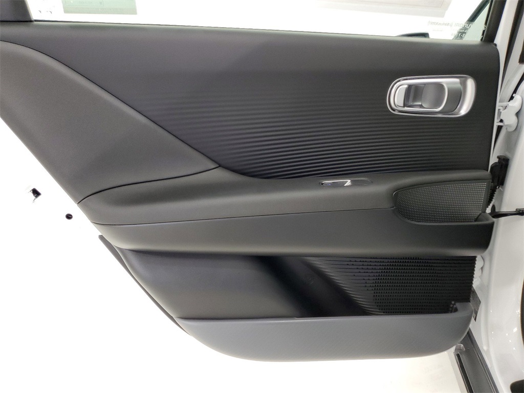 Vehicle image 14 of 30