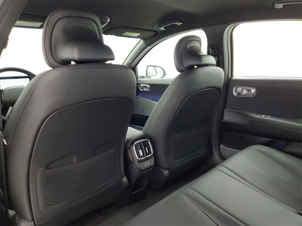 Vehicle image 13 of 30