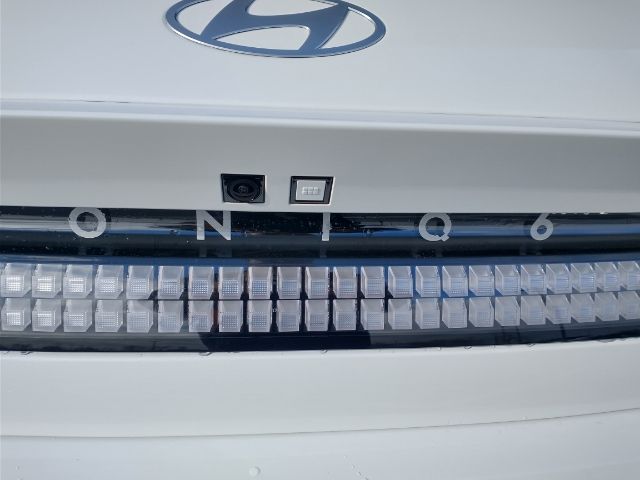 Vehicle image 8 of 17